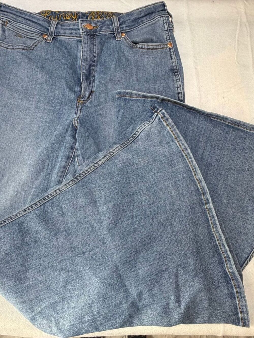 Wrangler X Lainey Wilson Fierce Flair 32X30 High-Rise Bell Bottom Jeans